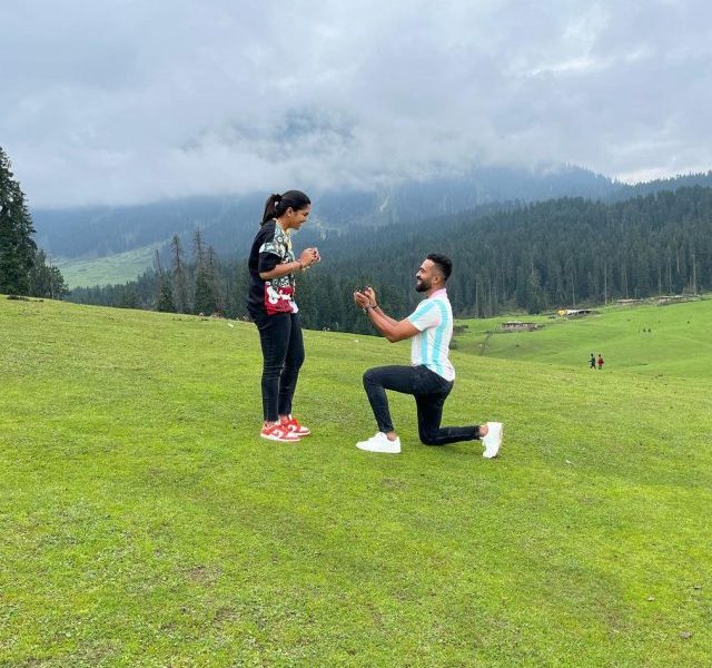 Arjun Hoysala proposes cricketer Veda Krishnamurthy