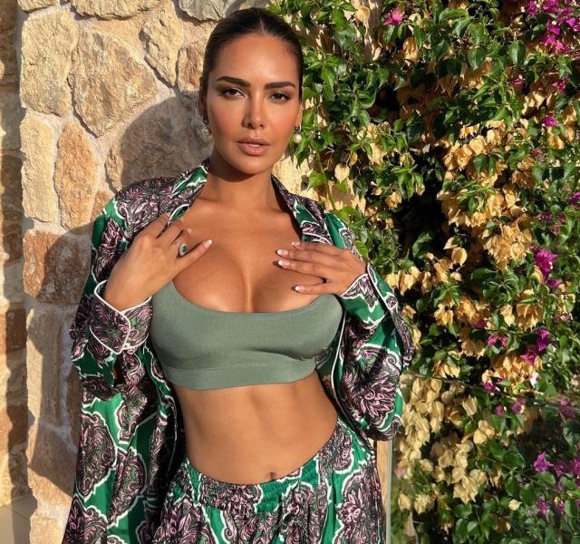 Esha Gupta exudes elegance as she flaunts her cleavage