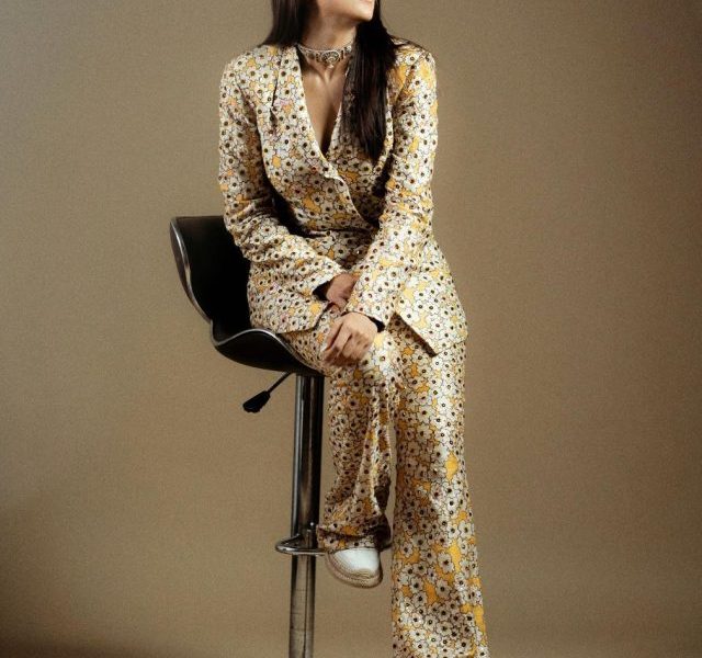 Mrunal Thakur oozes elegance in her recent shoot