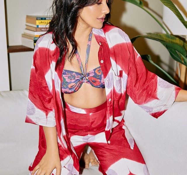Neha Sharma exudes hotness in multicolored bralette