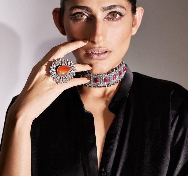 Kubbra Sait flaunts black top with long skirt at OTT Play Awards