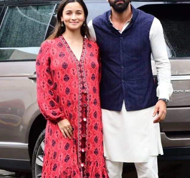 Parents to be Ranbir and Alia stuns in ethnic look