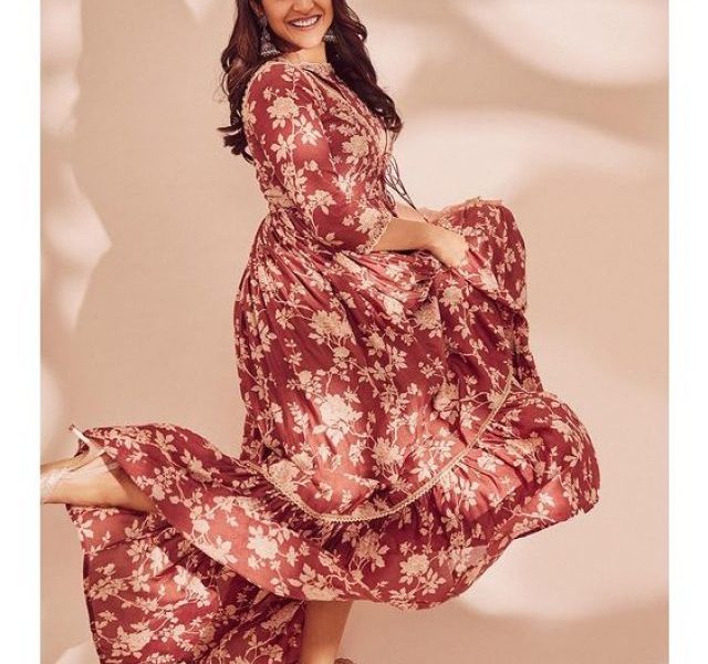 ‘Saakini Daakini’ star Regina Cassandra flaunts her Anarkali look