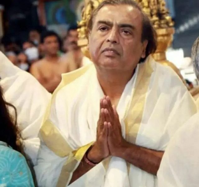 Mukesh Ambani visits Guruvayur Shri Krishna temple in Kerala