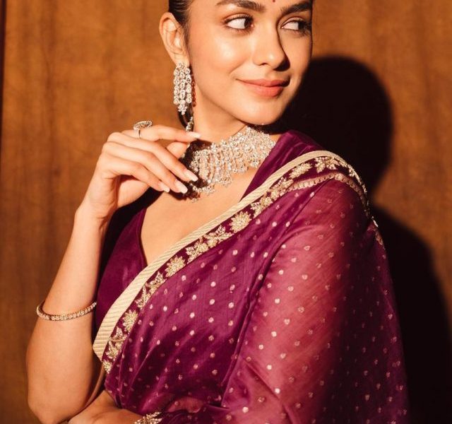 Elegant Ethnic style: Mrunal Thakur