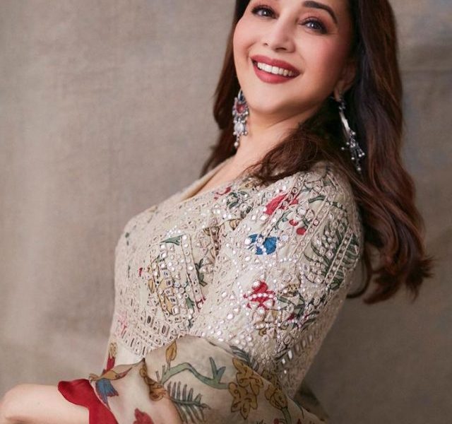 Make your Saturday bright: Madhuri Dixit