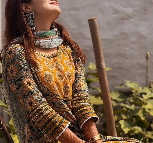 On the 4th day of Navratri Anushka Sen is Shining in mustard yellow  like a ray