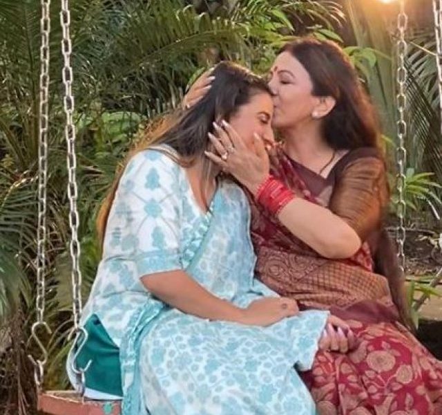 Akshara Singh shares adorable pictures with her ‘Maa’ Neelam on Shardiya Navratri