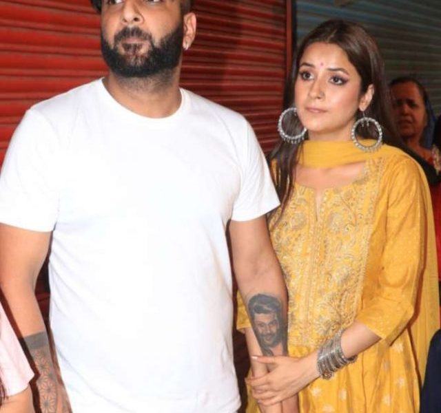 Shehnaaz Gill visits Lalbaugcha Raja Pandal along with brother Shehbaaz