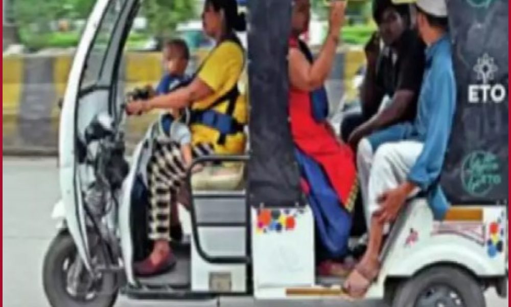Noida: Single mom becomes e-rickshaw driver to earn livelihood; commuters feel proud to salute her