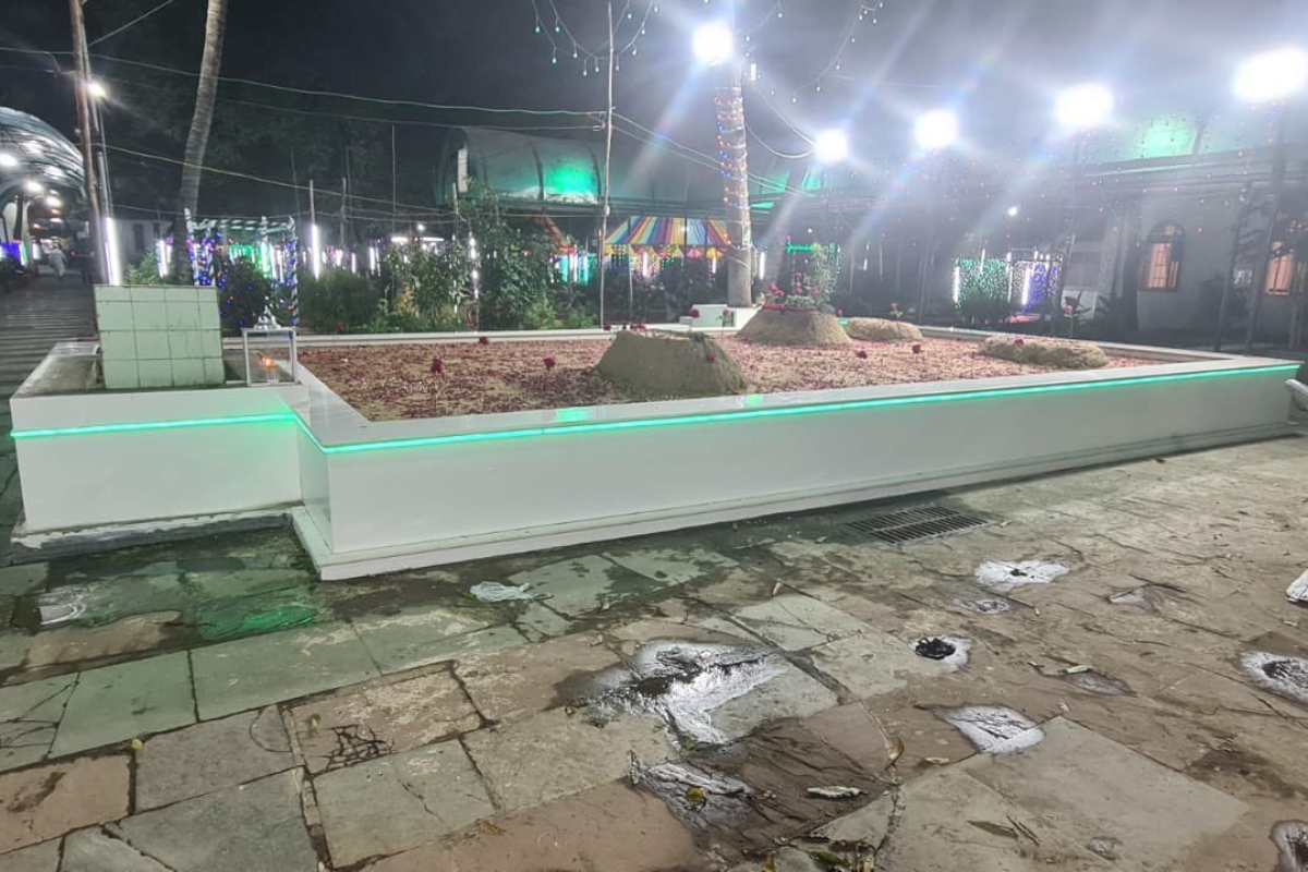 Yakub Memon’s grave in Mumbai ‘beautified’ with LED lights and marble slabs, “Attempt to turn it into Mazar”, says BJP