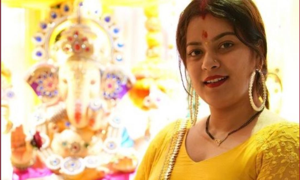 Nidhi Jha Photos: Bhojpuri diva shines in Yellow suit on Day 2 of Ganesh Chaturthi, shares Pics/ Videos