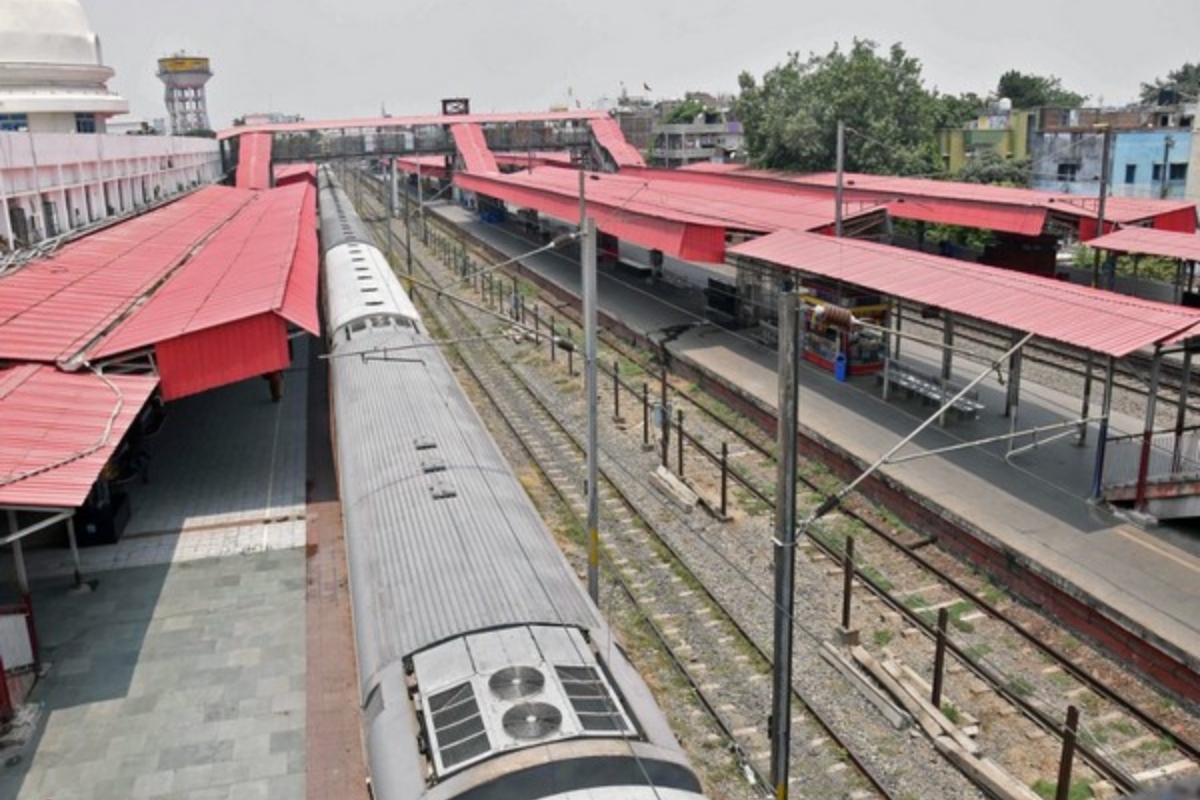 Indian Railways installs ISRO-developed RTIS system for real-time train tracking