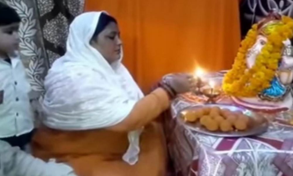 Aligarh: BJP’s Muslim leader Ruby Khan brings home Ganpati for 7 days, Maulana issues fatwa
