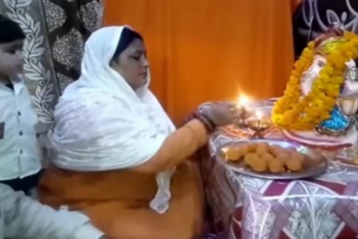 Aligarh: BJP’s Muslim leader Ruby Khan brings home Ganpati for 7 days, Maulana issues fatwa