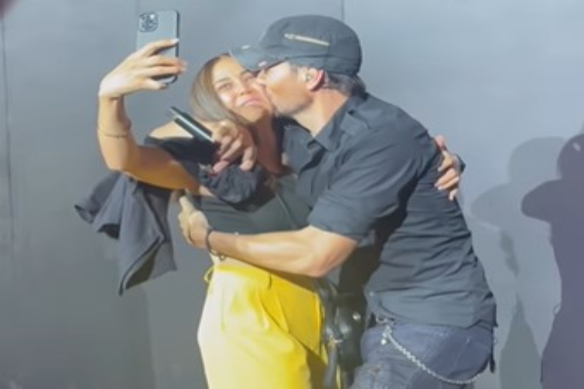 In Las Vegas, a video of Enrique Iglesias kissing a woman on stage has gone viral; Watch
