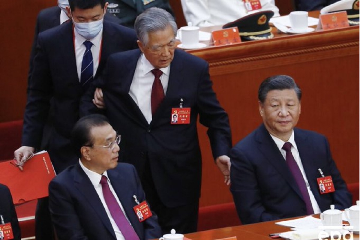 VIDEO: Chinese former President forced out of meeting? Was seated next to Xi Jinping