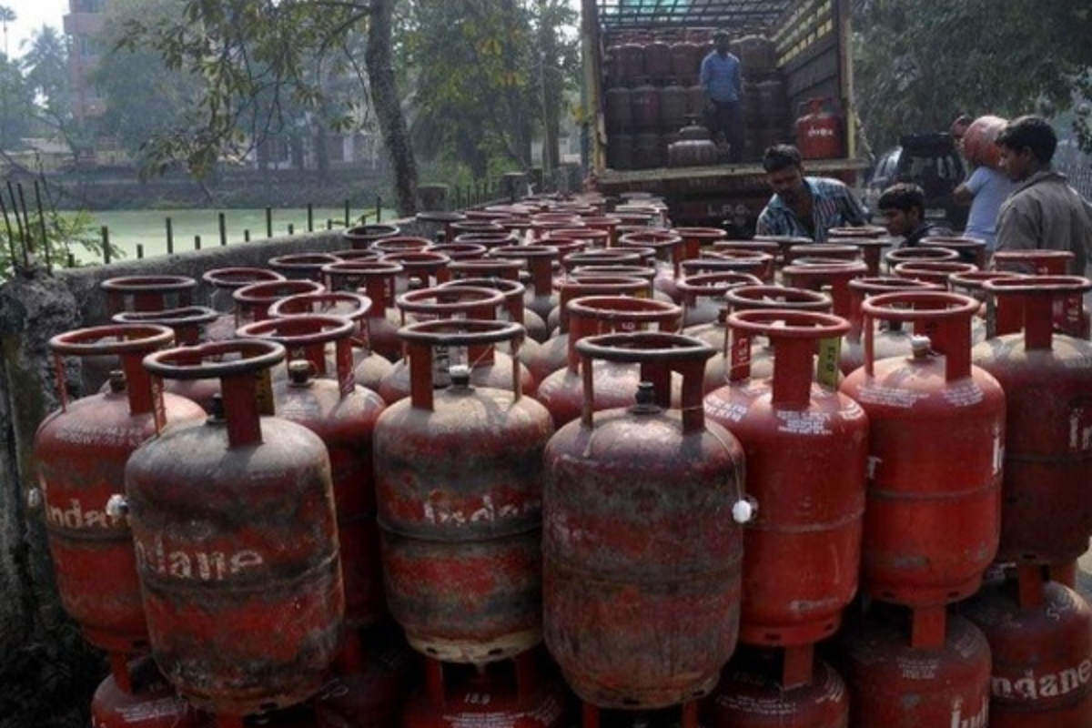 Cabinet okays Rs 22k-cr one-time grant to 3 state-run oil marketing firms for losses in LPG