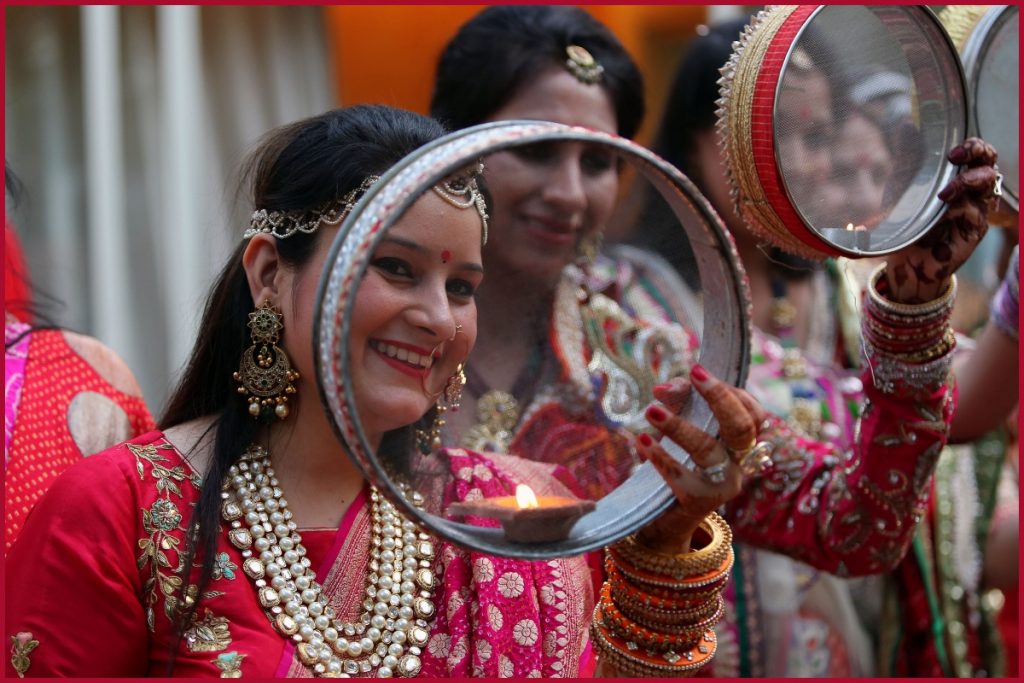 Karwa Chauth 2022: When should married women fast on October 13th or October 14th? Date, Tithi and Muhurat