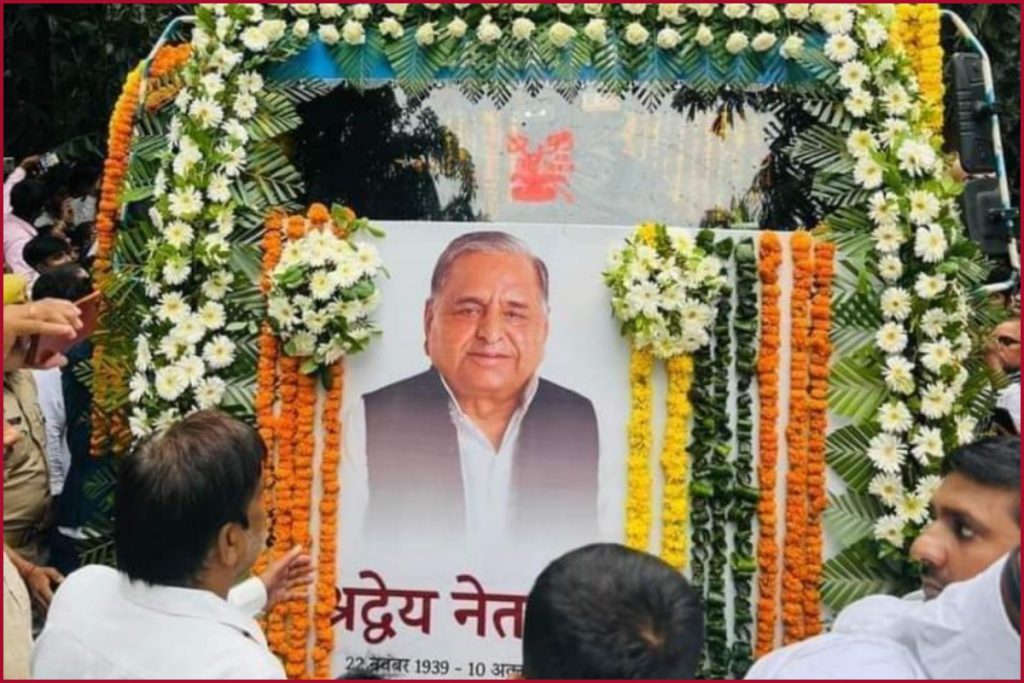 Mulayam Singh Yadav Last Rites Live: People turn out in large numbers to pay their tributes to Samajwadi Party supremo