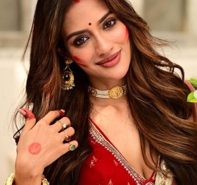Nusrat Jahan’s Sindoor Khela Pics In Sindoor, Bindi And Shakha Pola