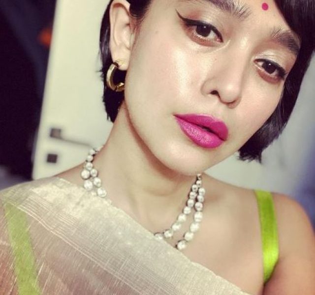Shoshti  Special: Sayani Gupta goes Durga Puja pandal hopping in beautiful saree