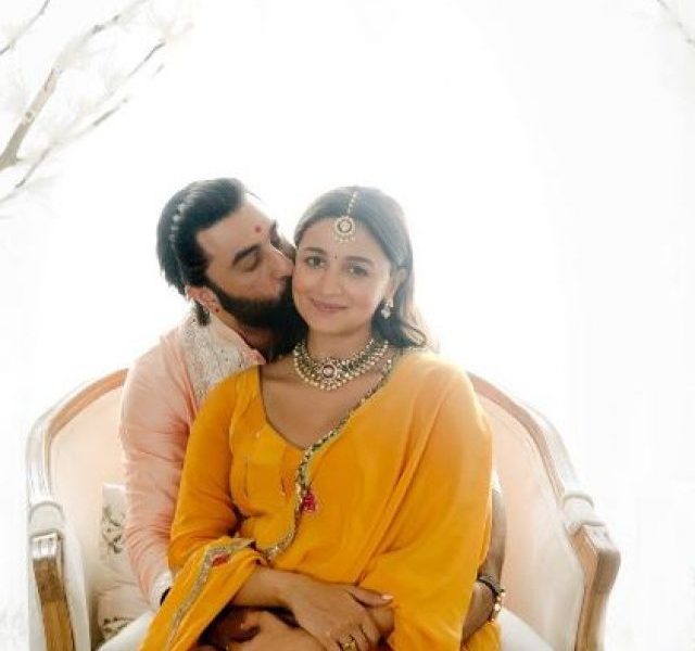 Alia Bhatt’s Baby Shower Pics:  ‘Daddy to be’ Ranbir Kapoor kisses ‘Mommy to be’