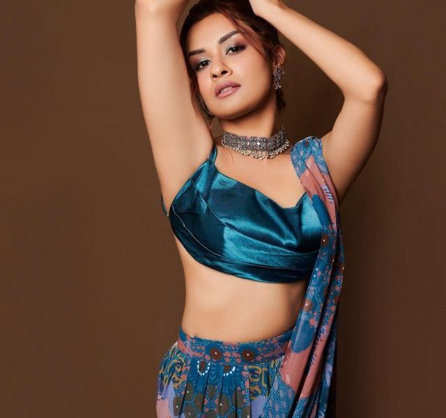 Avneet Kaur exudes royalty in blue fusion saree