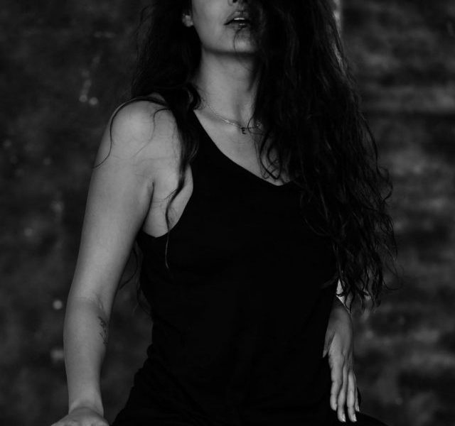 Divine beauty in black: Esha Gupta