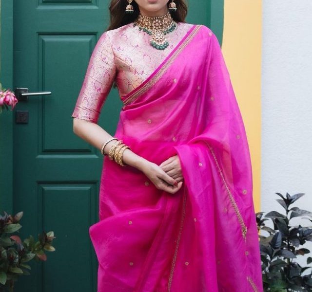Aditi Rao Hydari exudes elegance as she opts pink silk saree