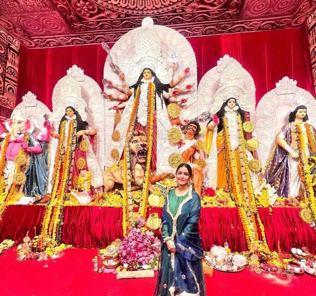 Glimpses from Hina Khan’s  Durga Puja celebration