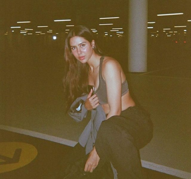 Sonam Bajwa shares her ‘Late night, blurry light’ pictures