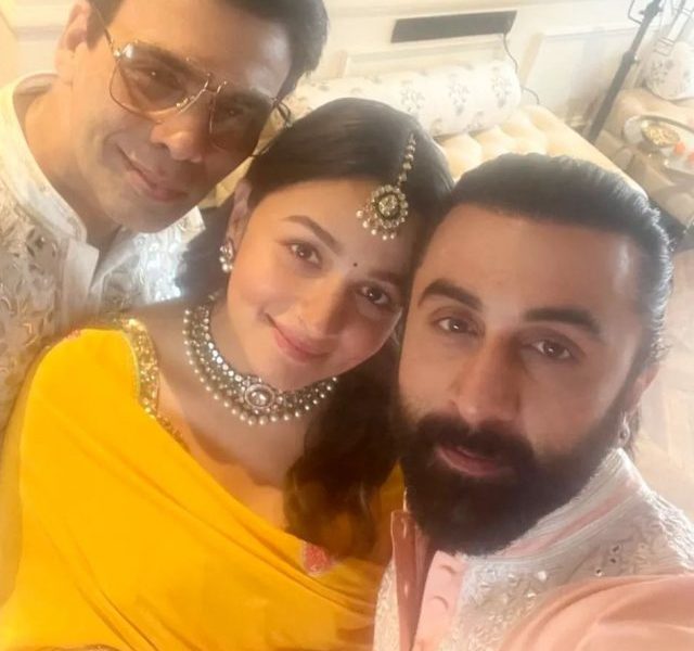 Parent to be Alia Bhatt and Ranbir Kapoor celebrates the baby shower in their home