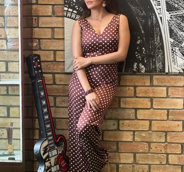 Bhojpuri queen Monalisa is back with her sensuous looks in brown jumpsuit