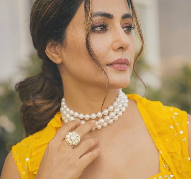 Royal ethnic beauty: Hina Khan