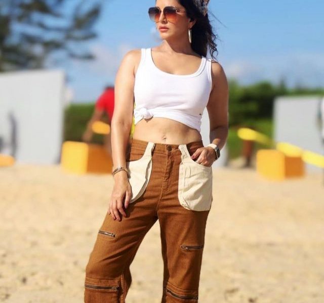 Sunny Leone’s new pics in cropped tank top is hot as fire