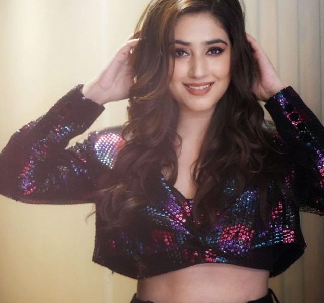 Diwali 2022: Dress up like Disha Parmar in sparkling cropped top and pants