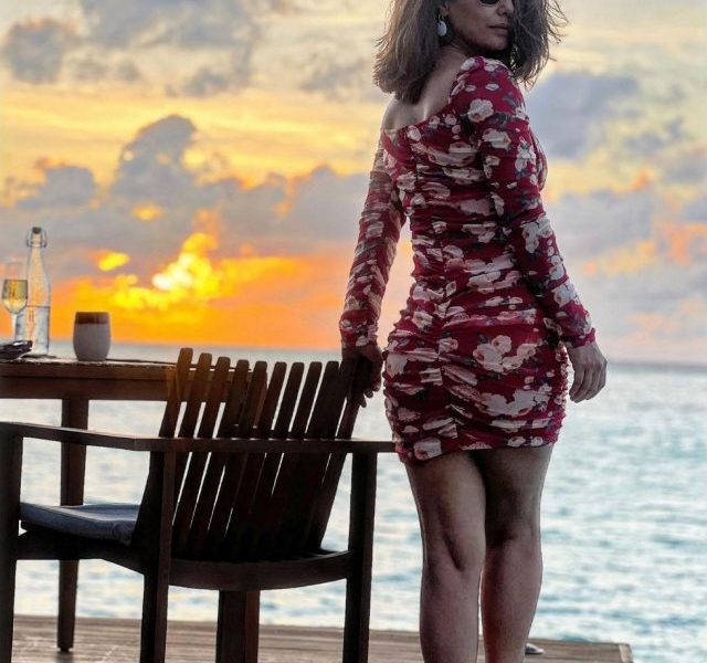 Hina Khan’s oozes oomph with her beach avatars
