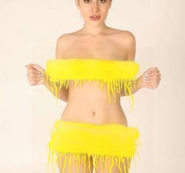 Urfi Javed goes Clothless, paints herself yellow in new Pics