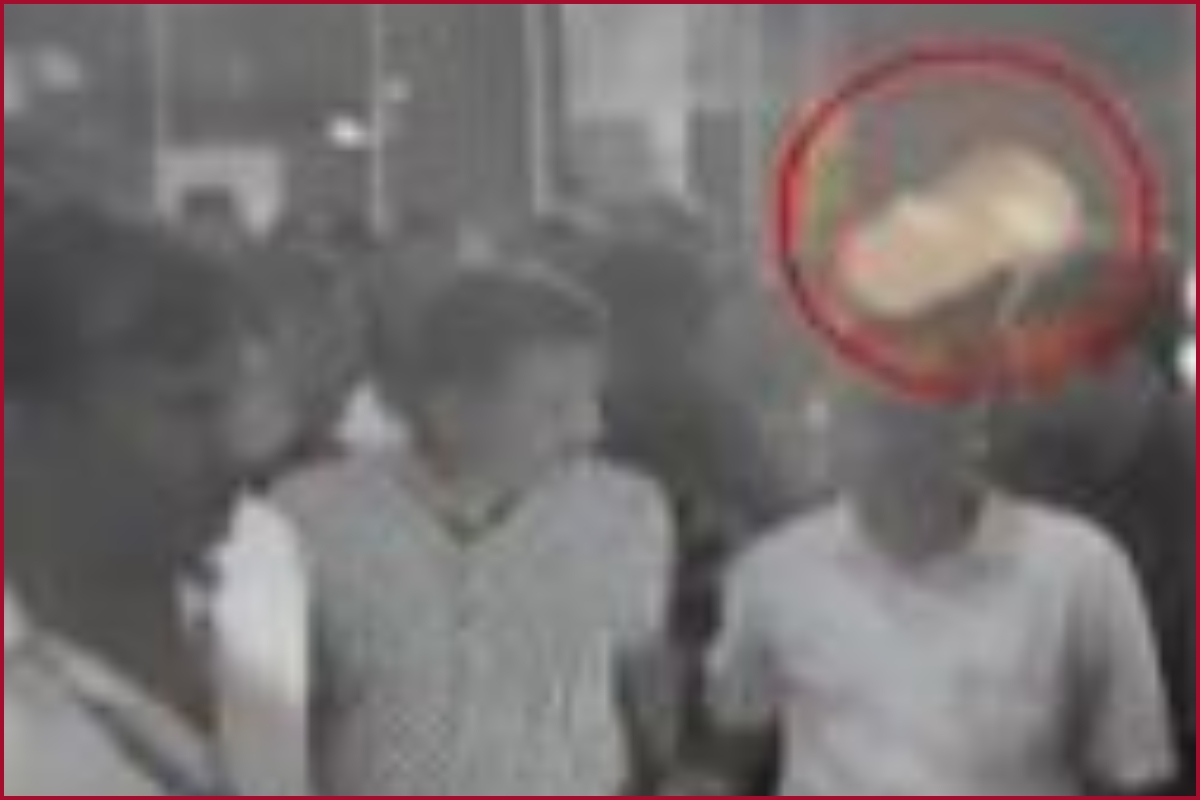 Gujarat: Arvind Kejriwal attacked in Rajkot, bottle hurled in a public rally