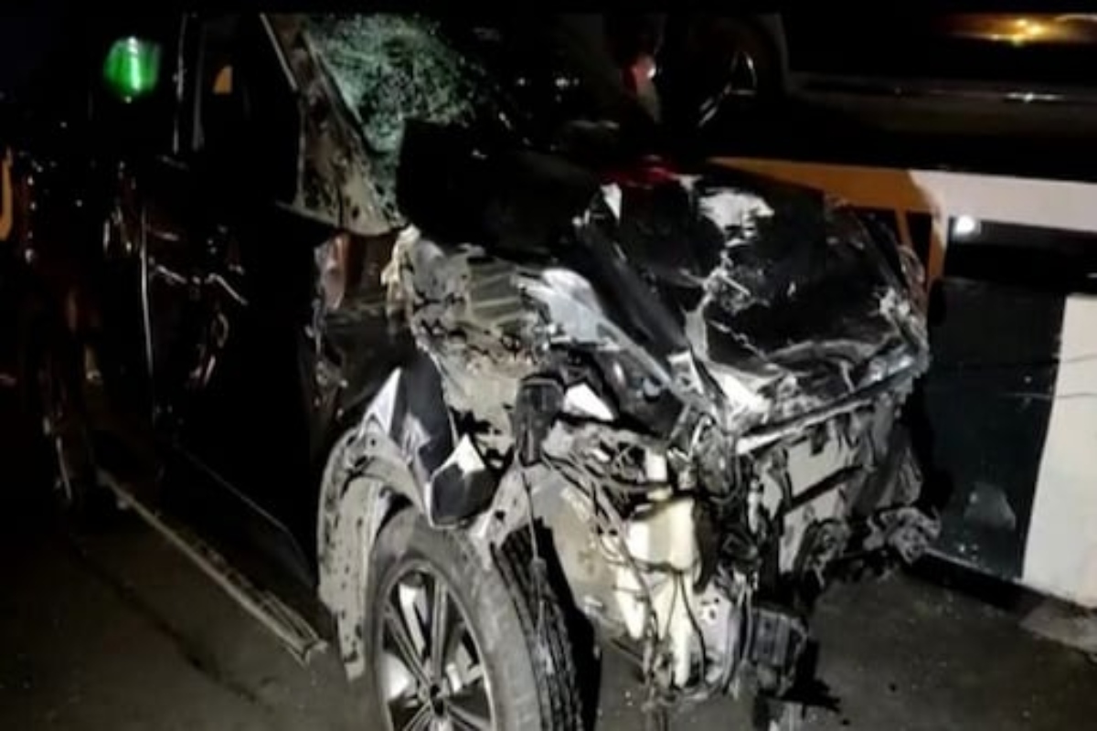 Mumbai: 5 killed after speeding car drives into Bandra-Worli accident site, ambulance hit too