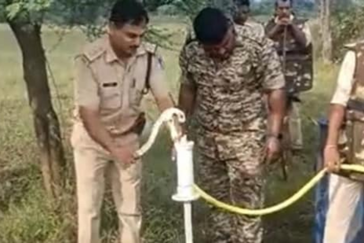 Police discovers hand pump dispensing liquor during raid in village at Guna [WATCH]