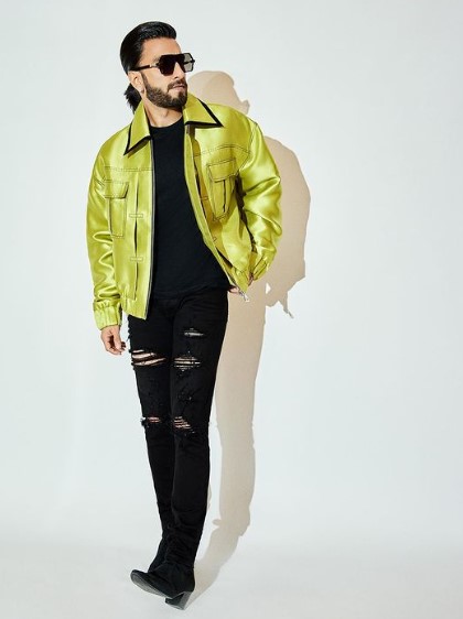 Eros Now on X: Leather jacket and turtleneck combo never looked so dapper.  #RanveerSingh, You charmer!😍😎 #ErosNow #bollywoodstars #deepikapadukone  #deepveer #bollywoodstylefile #bollywoodmovies  / X