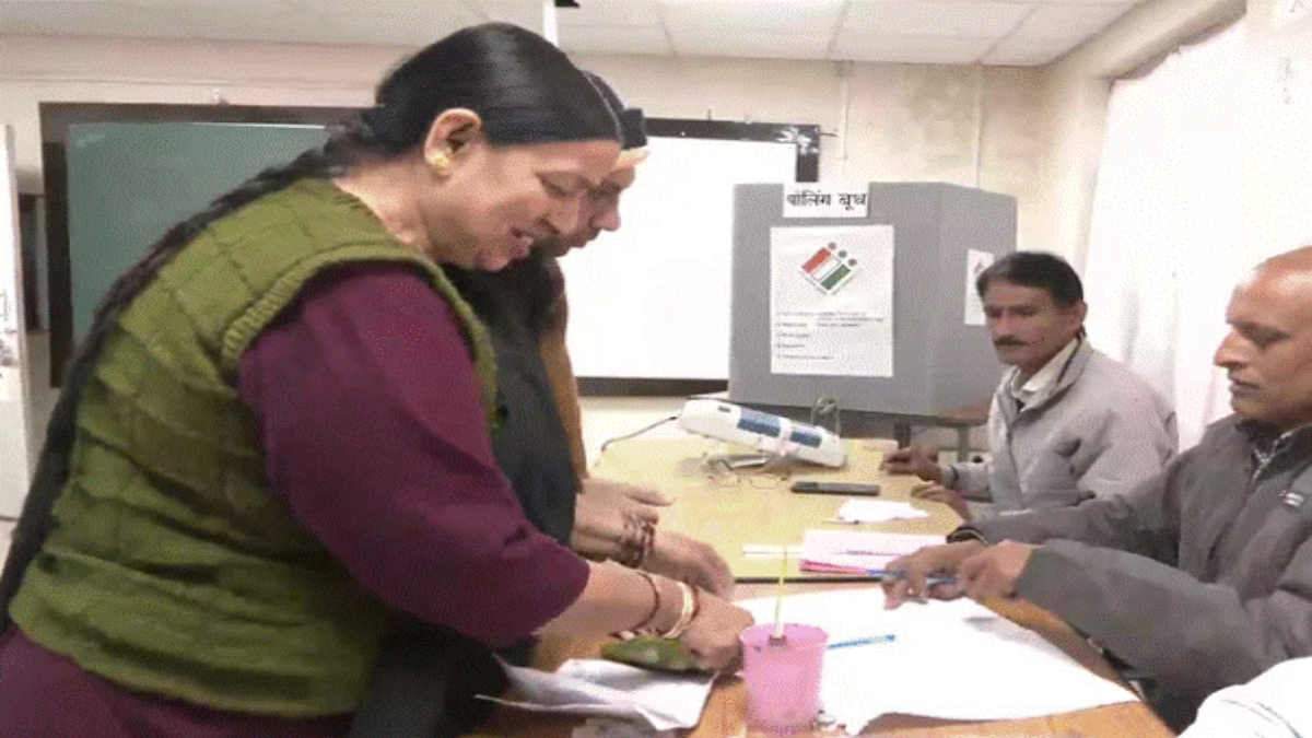 Himachal Assembly polls: Political fate of 412 candidates to be sealed today