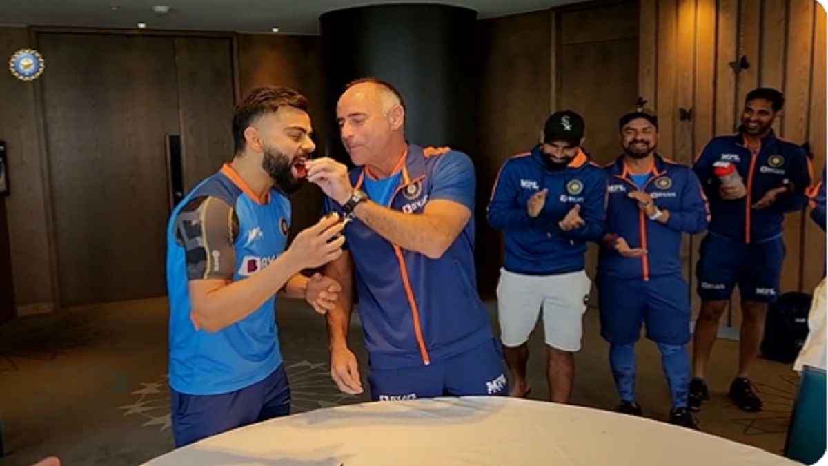 Virat Kohli’s 34th birthday: Cricketer cuts cake with Team India, fans celebrate in Melbourne (WATCH)