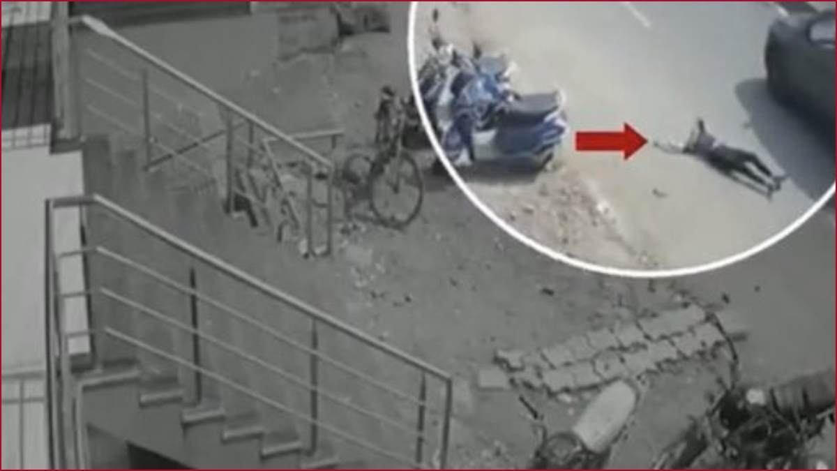 Minor girl jumps off from speeding autorickshaw after driver Syed Akbar Hameed tries to molest her in Aurangabad (VIDEO)