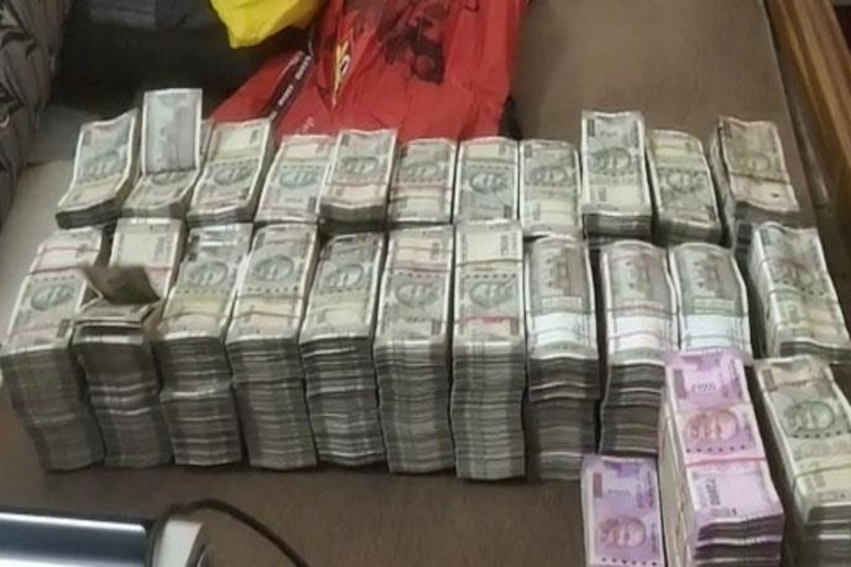 Jharkhand I-T dept raids unearth Rs 2 cr in cash, Rs 100 cr unaccounted transactions