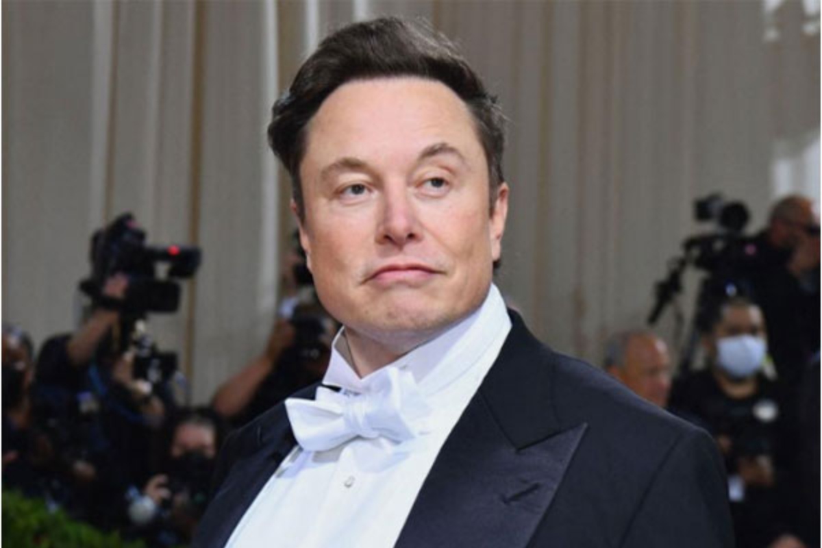 ‘Chief Twit’ Elon Musk dissolves Twitter board, named sole director after takeover