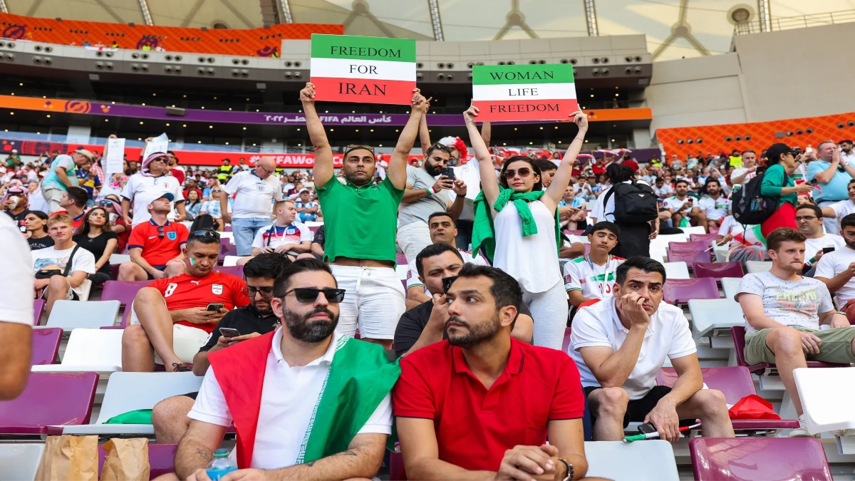 iran fans placards 