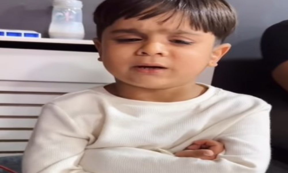 Boy keeps sobbing while singing Bollywood song, Watch his funny gestures